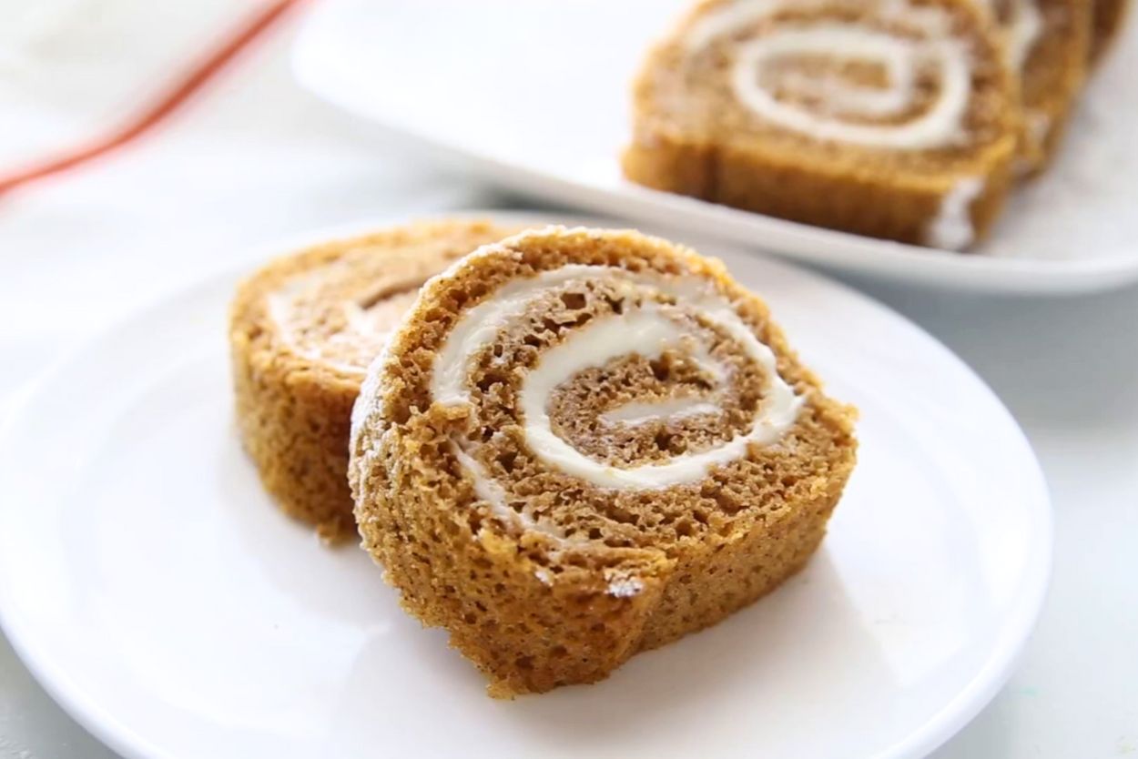 Easy Homemade Pumpkin Roll