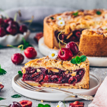 The Best Vegan Cherry Crumble Cake